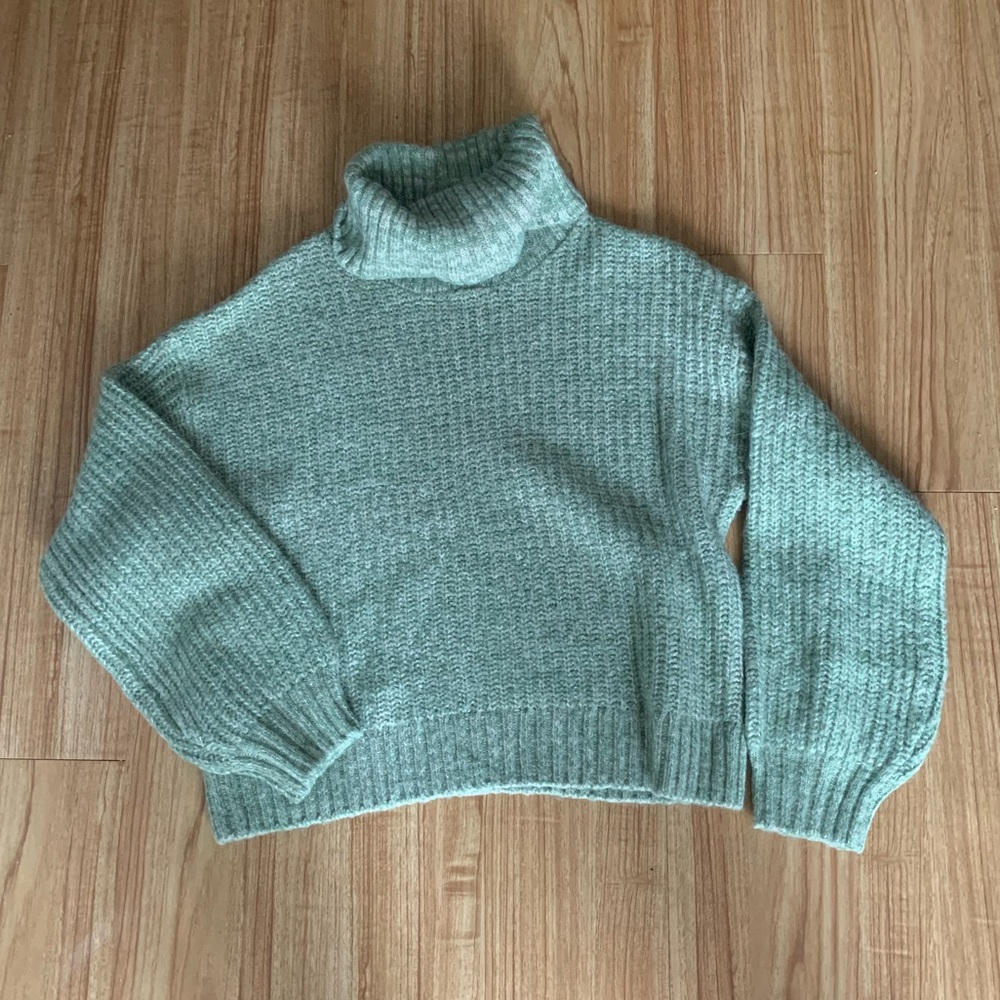 Small green old navy turtle neck sweater